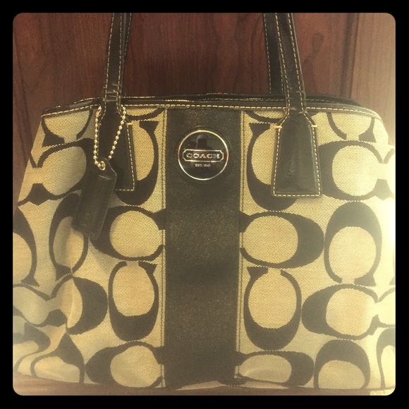 Coach Handbags - AUTHENTIC COACH PURSE
